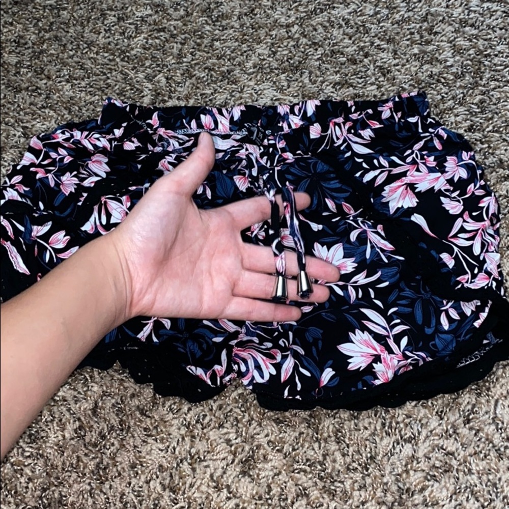 Shorts - Picture 2 of 3